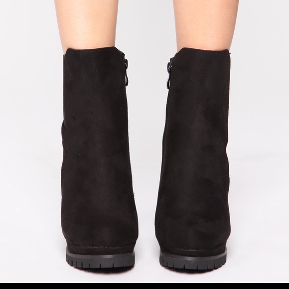 Black heeled booties - Picture 2 of 2